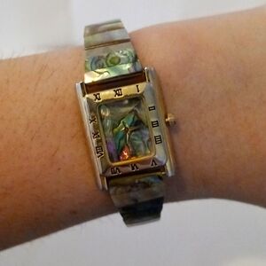 Vintage Le Baron Abalone shell Mother of Pearl quartz wrist watch